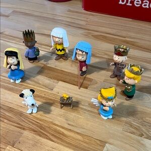 Peanuts Holiday Nativity Playset with Blue and Yellow Accents